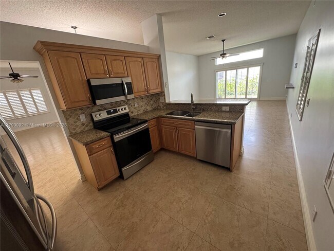 Foto del edificio - 4321 Willow Ridge Dr