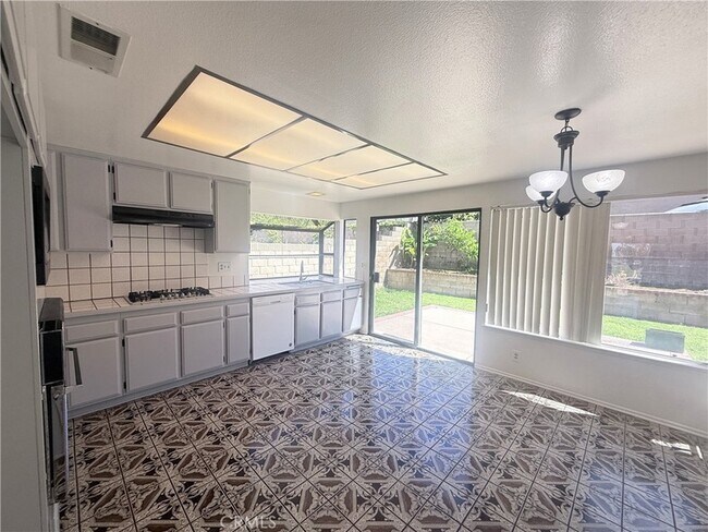 Foto del edificio - 46 Christamon W