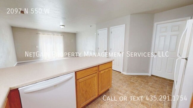 Building Photo - 2097 N 550 W