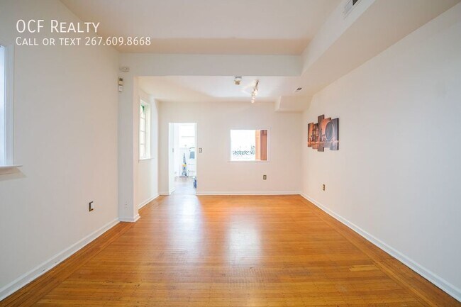 Building Photo - 1823 Waverly St