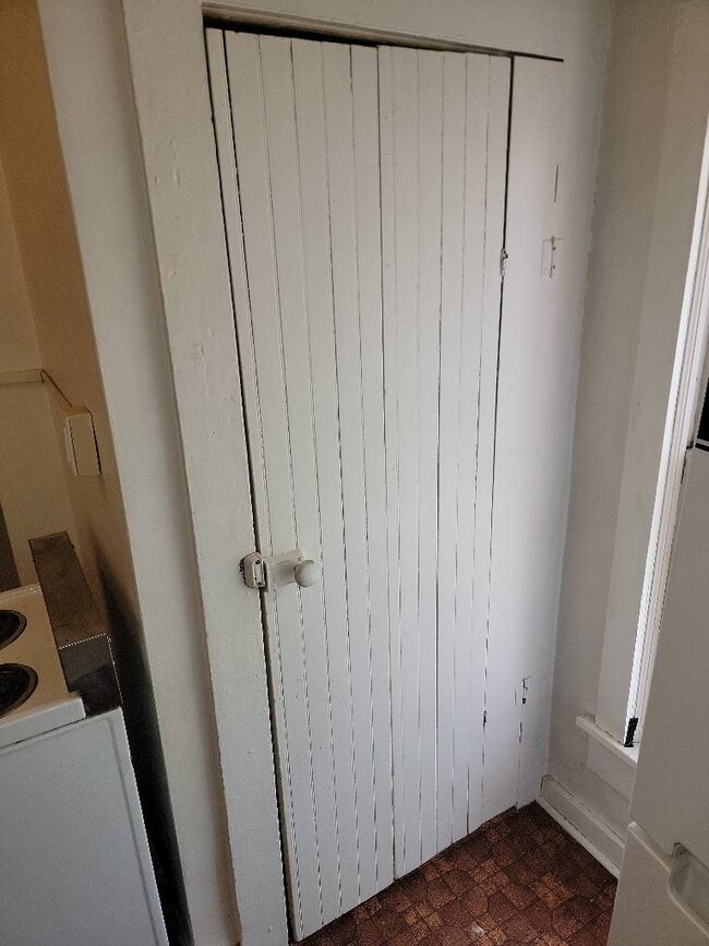 Building Photo - 547 Niagara St