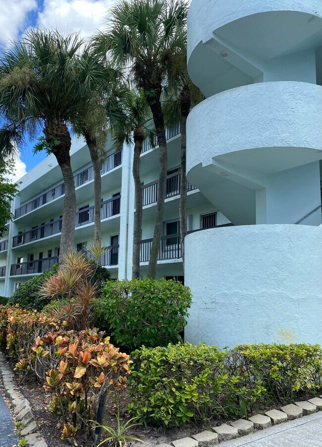 Foto del edificio - 6698 10th Ave N