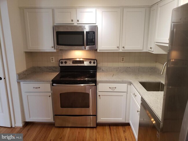 Foto del edificio - 9075 Giltinan Ct