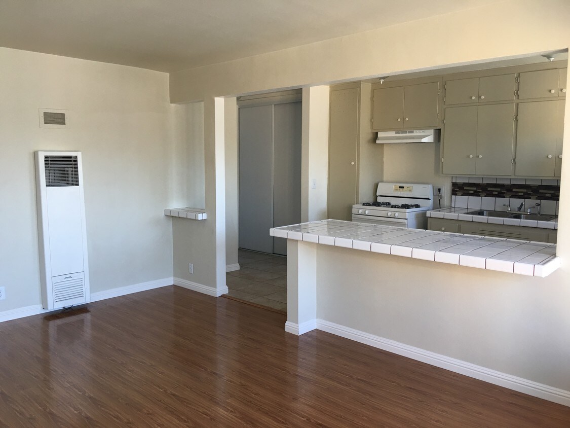 living room - 13336 S Avalon Blvd