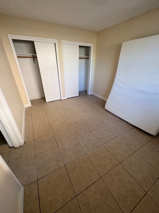 Foto del edificio - 1711 NE 56th St
