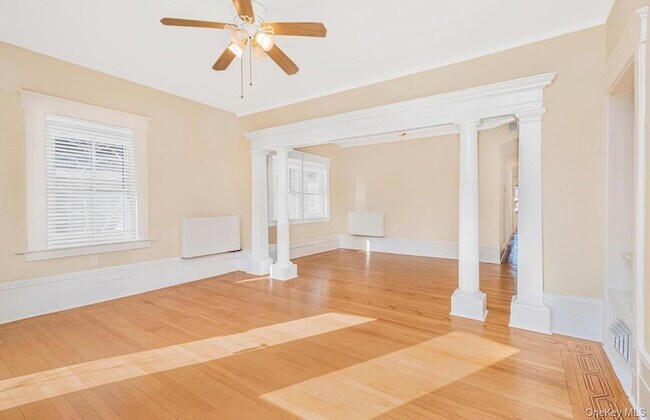 Foto del edificio - 409 W 261st St