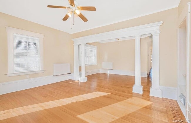 Building Photo - 409 W 261st St