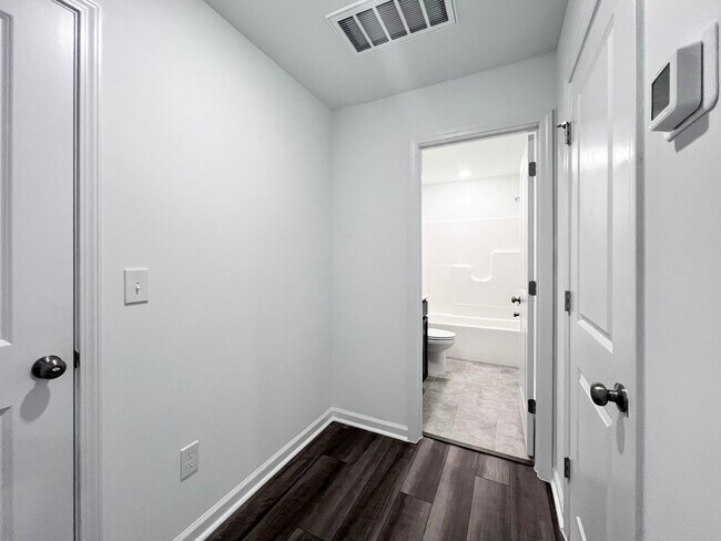 Foto del edificio - 1421 Jay Rd