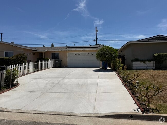 Building Photo - 18228 Bellorita St