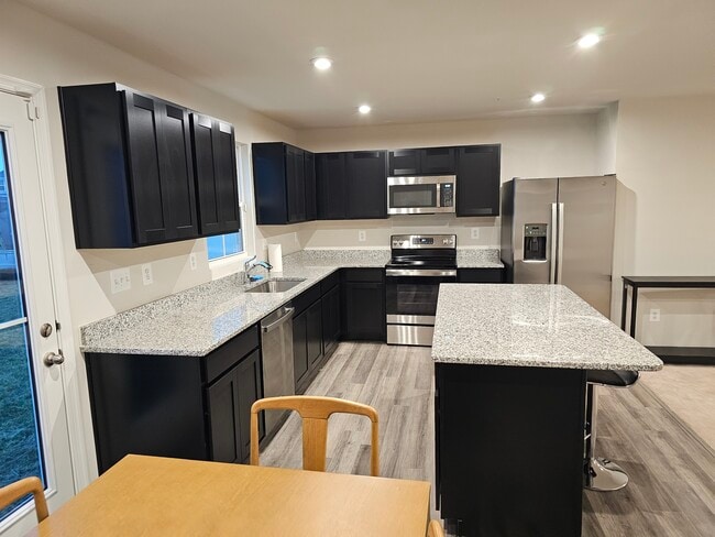 Building Photo - 203 Bowline Dr