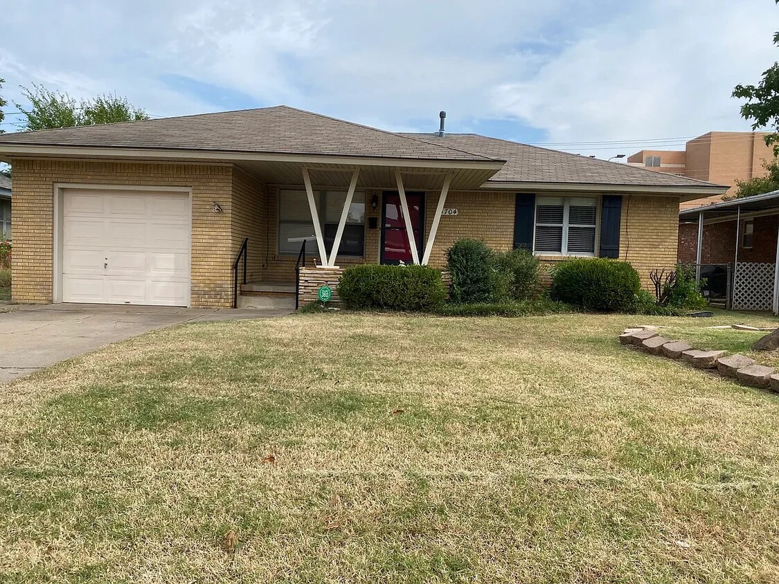 Primary Photo - 5704 N Roff Ave