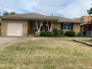 Front - 5704 N Roff Ave