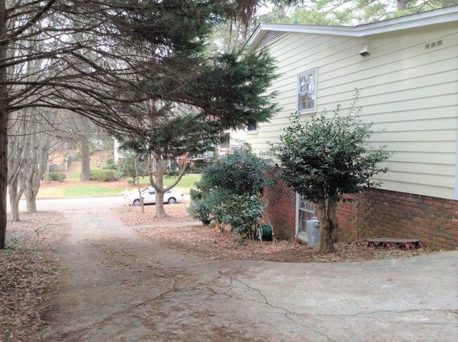 Building Photo - 813 Davidson St