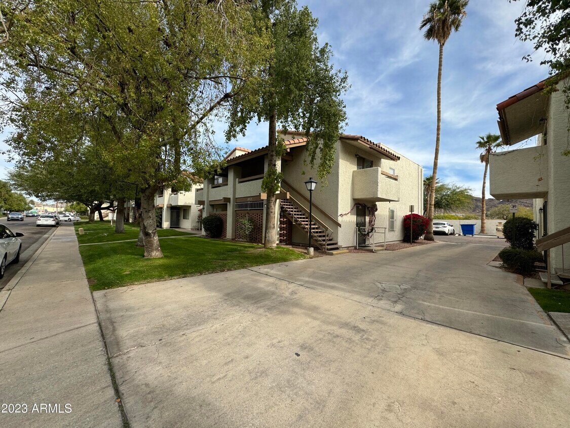 8813 North 8th St Unit 204, Phoenix, AZ 85020 Room for Rent in