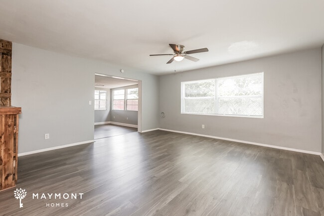 Building Photo - Inviting 3 Bedroom Ranch in Lakeland, FL