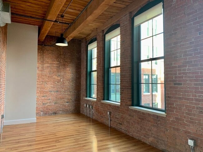 Building Photo - 49 Melcher St