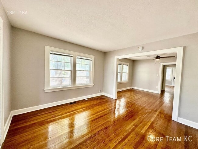 Building Photo - 103 W 51st St