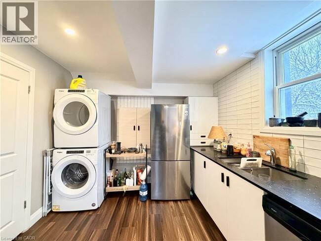 Building Photo - 25 Krug St