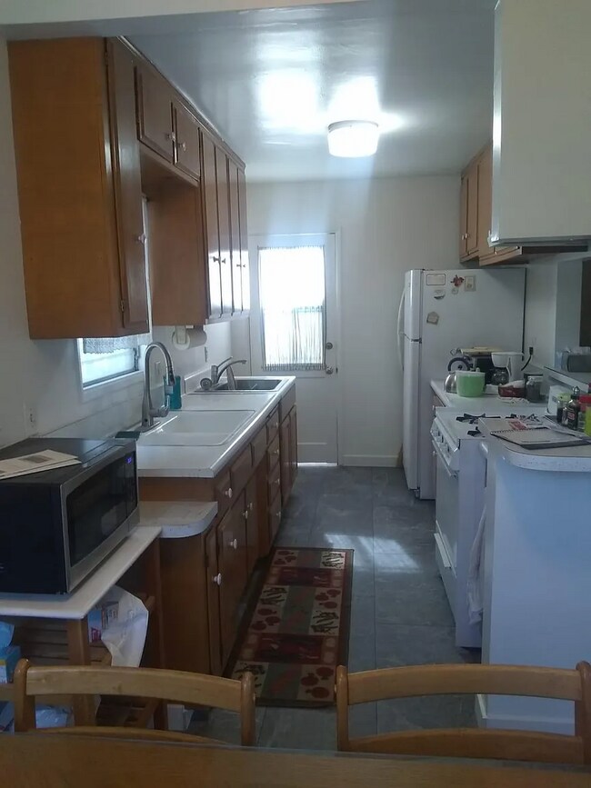 Foto del edificio - 2471 Riverside Pl