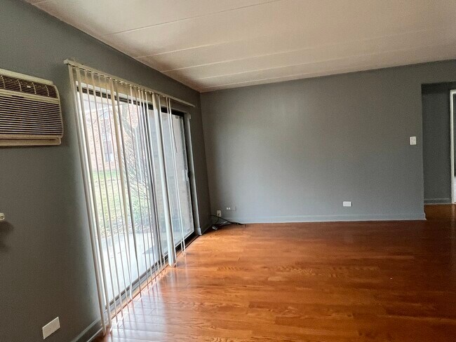 Foto del edificio - 945 Ridge Rd