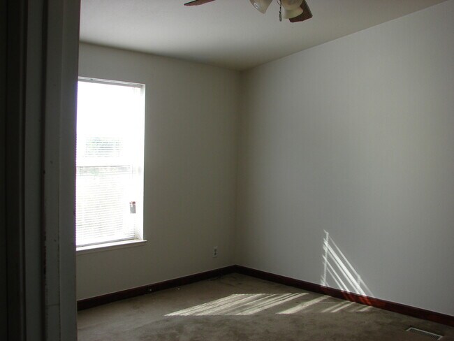 Foto del edificio - 4 Bedroom in Arboga! Available Now!