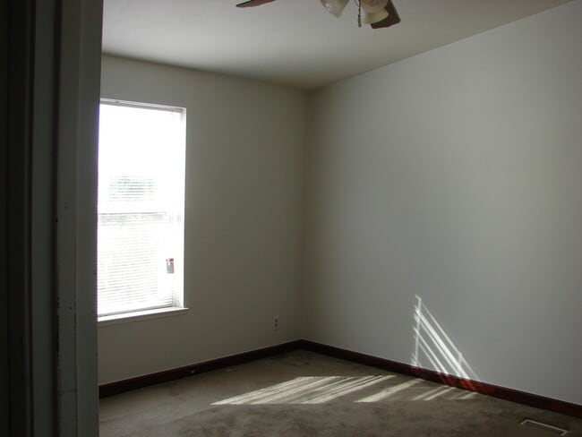 Building Photo - 4 Bedroom in Arboga! Coming Soon!