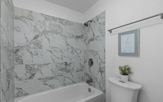 Foto del edificio - Welcome Home to Light-Filled Comfort in a ...
