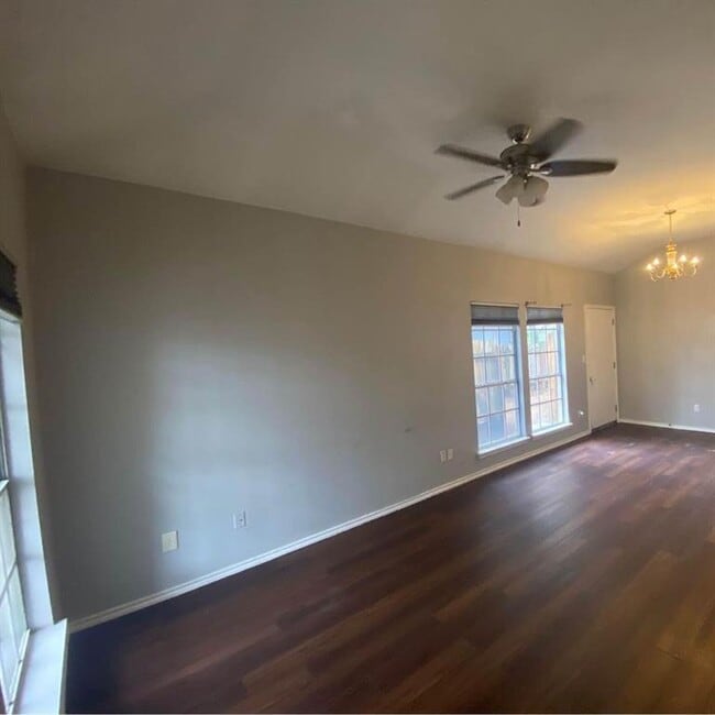 Building Photo - 8704 Weiser Dr