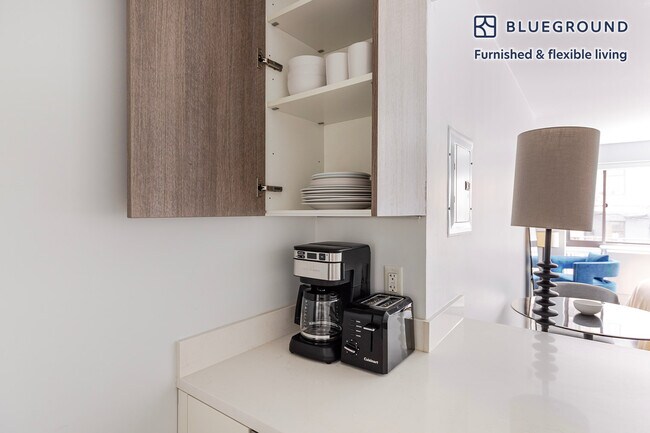 Foto del edificio - 311 W 50th St