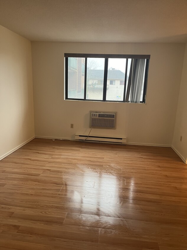 Primary Photo - 1 bedroom - Utilities Included -152 Thorold