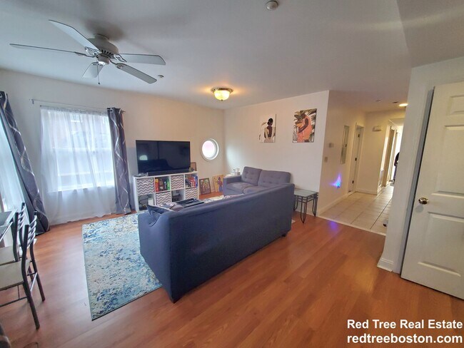 Foto del edificio - 8-10 Glencoe St. Unit 1