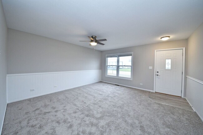 Foto del edificio - 94 W Elm Ave