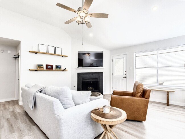 Foto del edificio - Lovely 3/BR 2.5/BA Modern Home with Premiu...