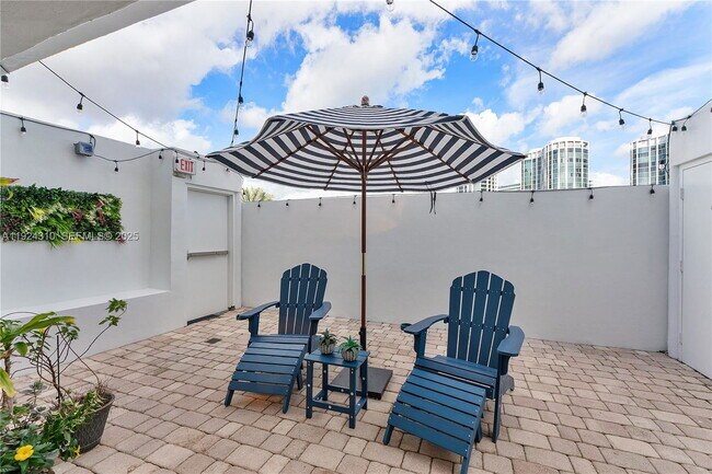 Foto del edificio - 2977 McFarlane Rd