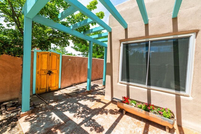 Building Photo - Beautiful Southside Adobe on Vuelta Colorada