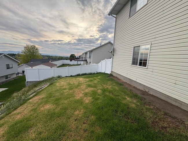 Building Photo - Remodeled Duplex