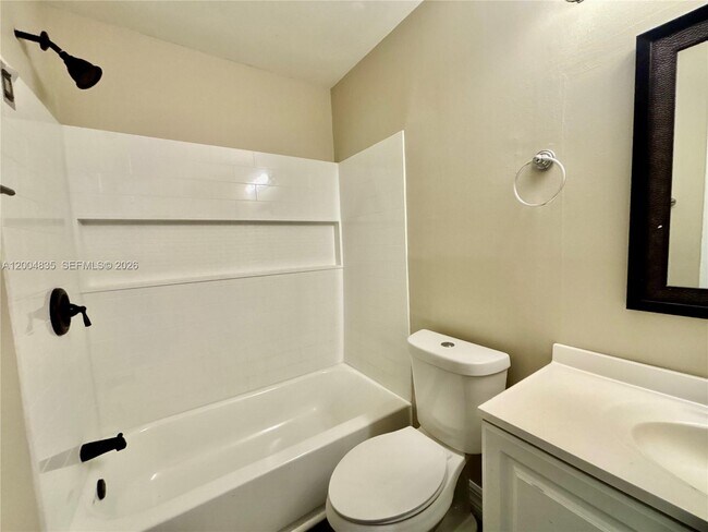 Foto del edificio - 504 Blackbird Ln
