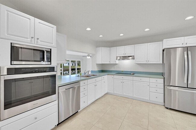 Photo - 211 SE 9th Ct House