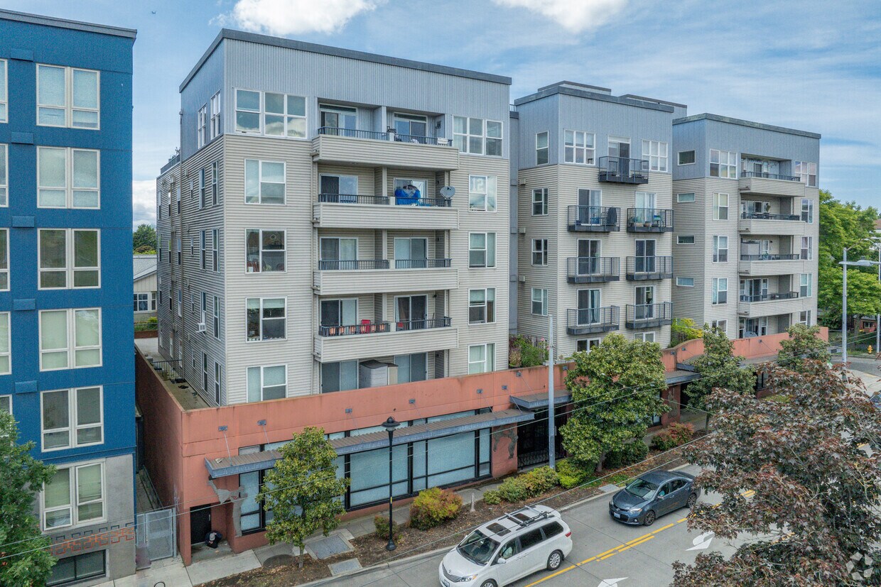 Primario - Main Street Condominium