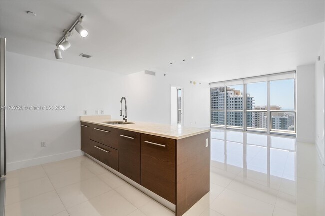 Foto del edificio - 475 Brickell Ave