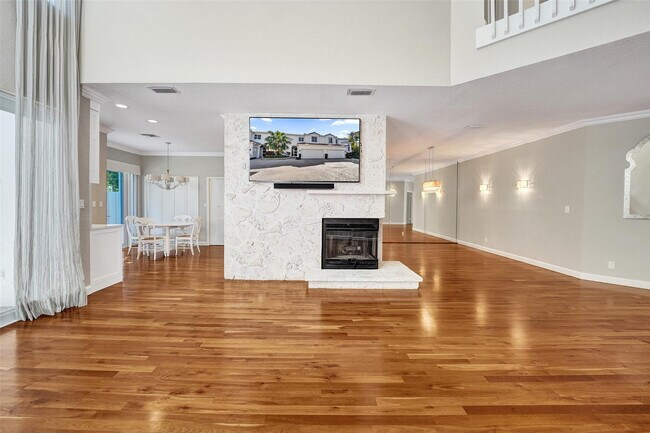 Building Photo - 1610 NE 1st St