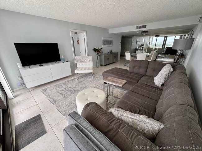 Building Photo - 5600 N Flagler Dr