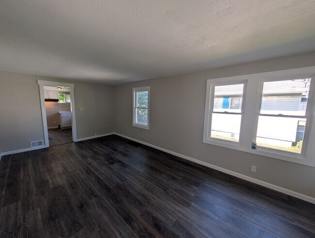 Building Photo - Completely Renovated 3-Bedroom, 1-Bathroom Home – $1,200/Month | Accepting Section 8