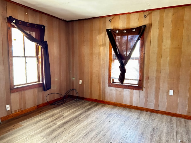 Building Photo - 308 S 1st St