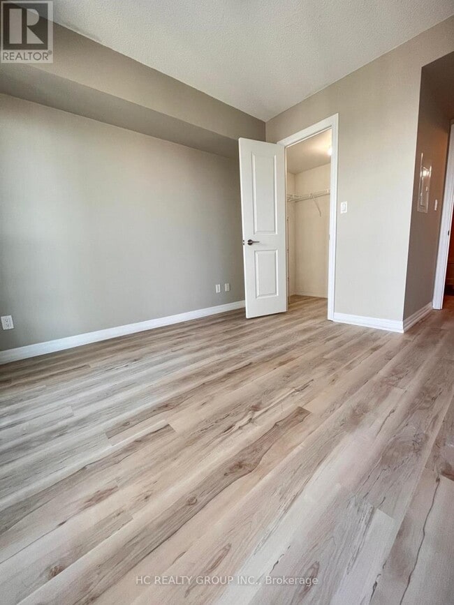 Photo du bâtiment - 2015-2015 Sheppard Ave E
