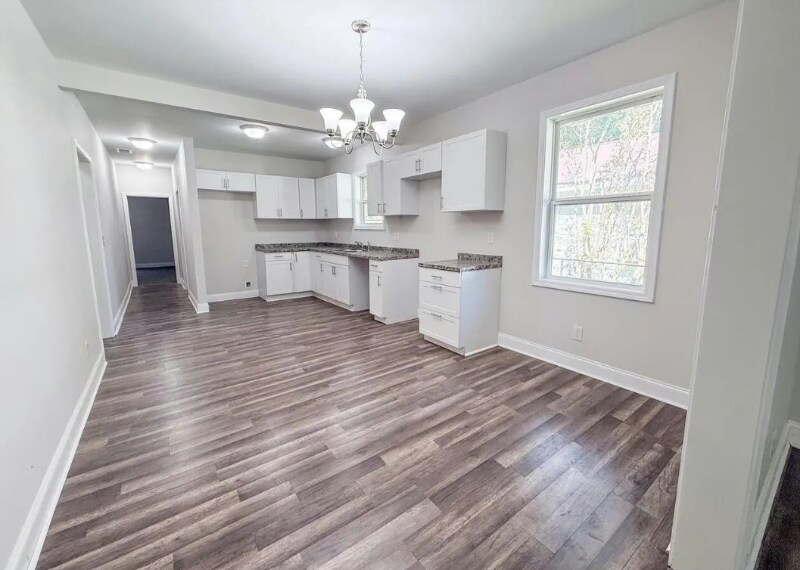 Building Photo - 1320 N 5th Ave