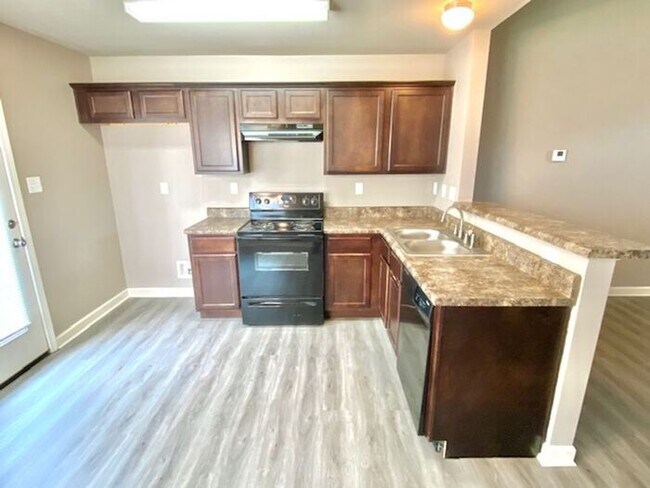 Building Photo - Now Leasing a 3 bedroom 2 bath home in Sou...