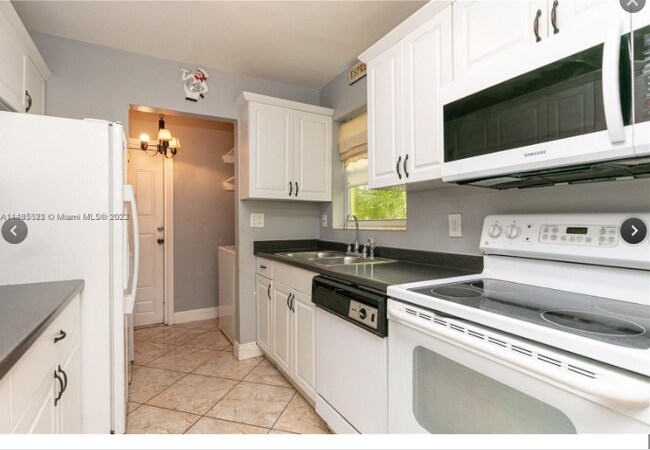 Foto del edificio - 3616 SW 14th St