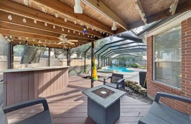 Foto del edificio - 16303 Candlerock Ct