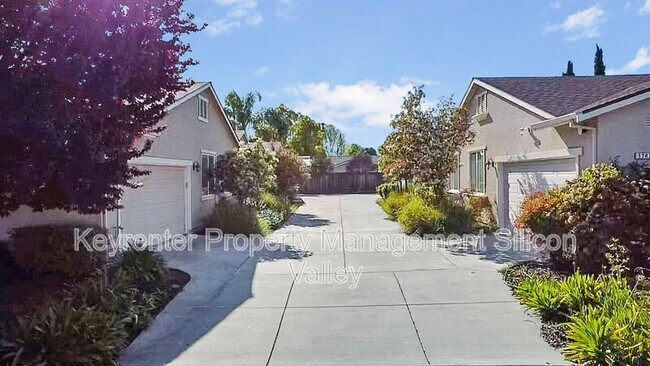 Building Photo - 5319 Cedar Grove Cir